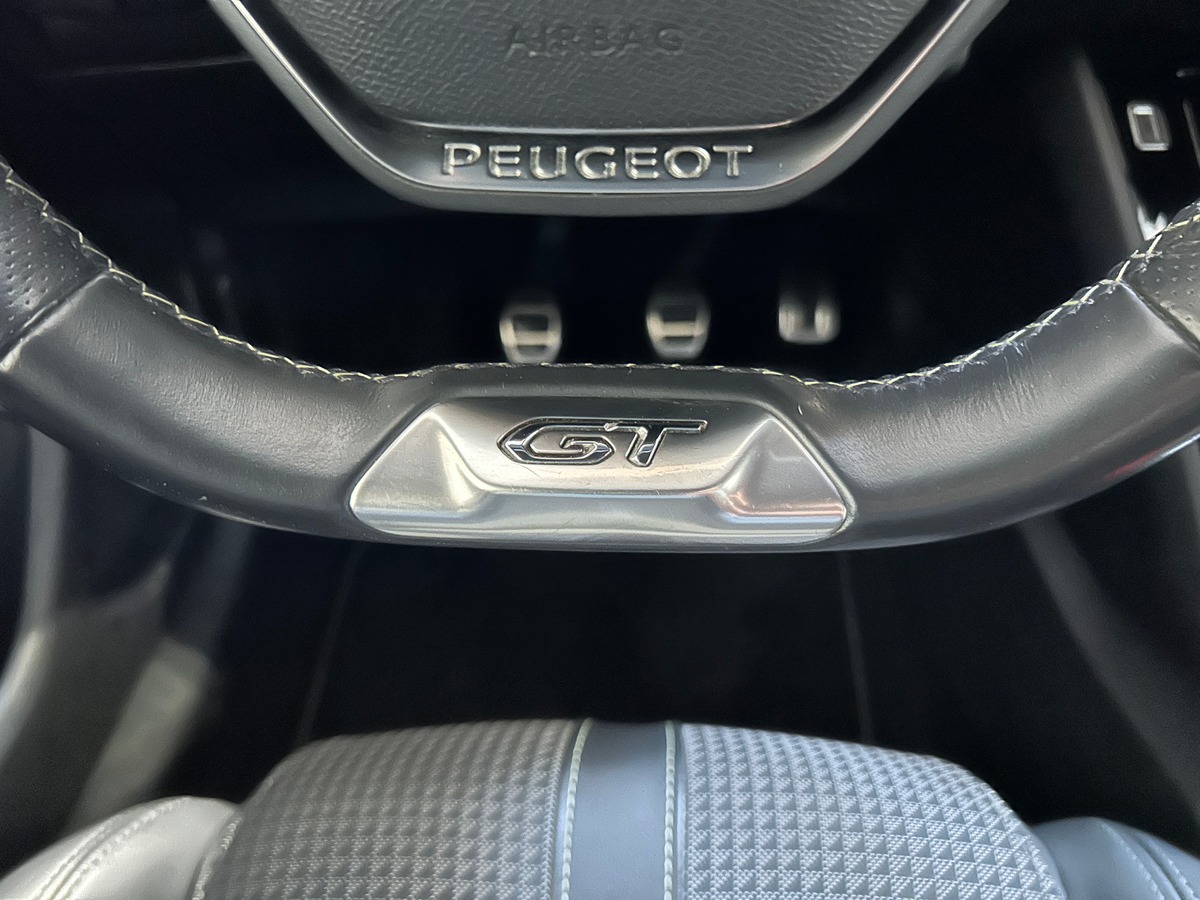 Peugeot 208 1.2L GT LINE 100 cv - ENTRETIENS PEUGEOT COMPLET - GARANTIE