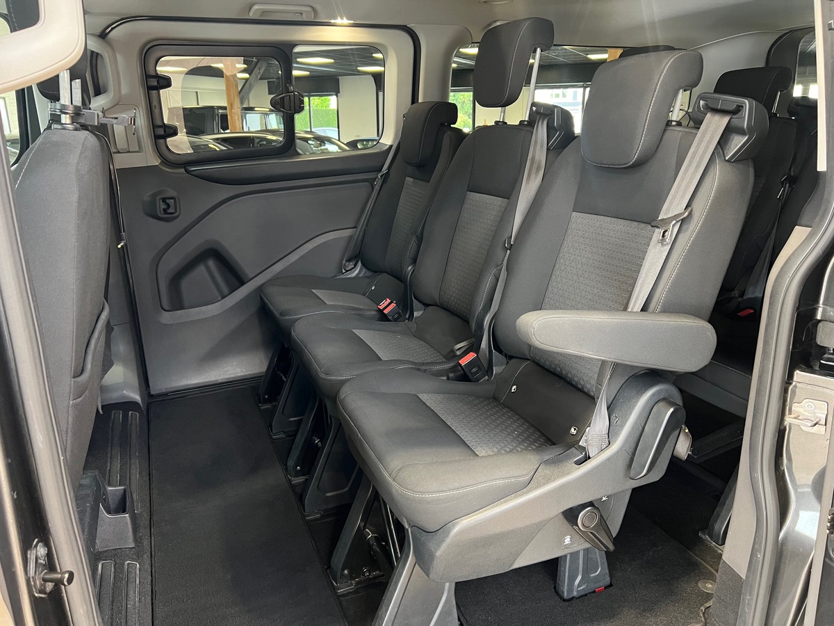 Ford Tourneo Custom L2H1 2.0 TDCI ECOBLUE 170 TITANIUM 9 PLACES MINIBUS