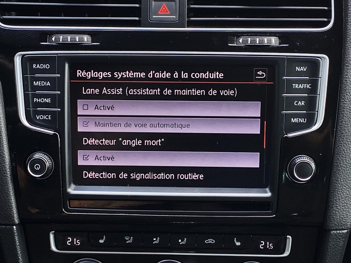 Volkswagen Golf VII 2.0 TSI 230ch GTI PERFORMANCE DSG6 5P / DCC / TO PANO / ACC / DYNAUDIO / CARPLAY