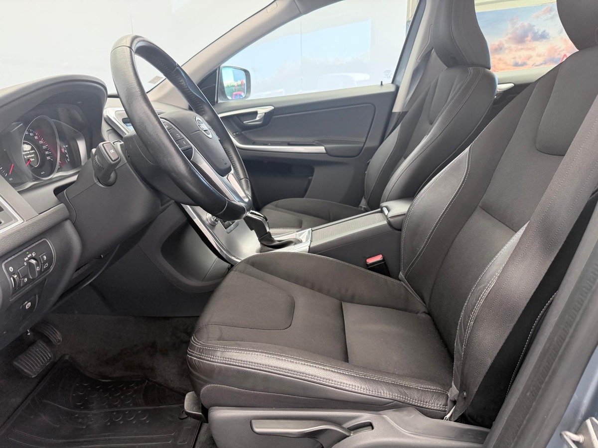 Volvo XC60 D3 150 CV BVA MOMENTUM GEARTRONIC