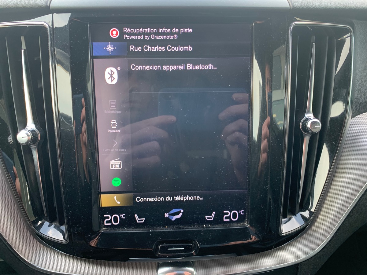 Volvo XC60 197 ch | R-design | Châssis Sport | Jantes Alu 21'' | Sièges Sport | Coffre électrique