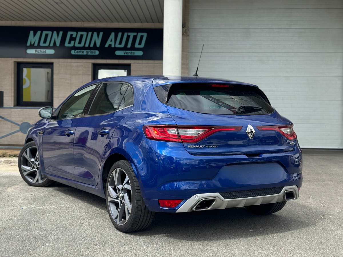 RENAULT Megane 4 GT Hatchback 1.6 TCE 4RD EDC7 205 cv -  Bose - Boîte auto