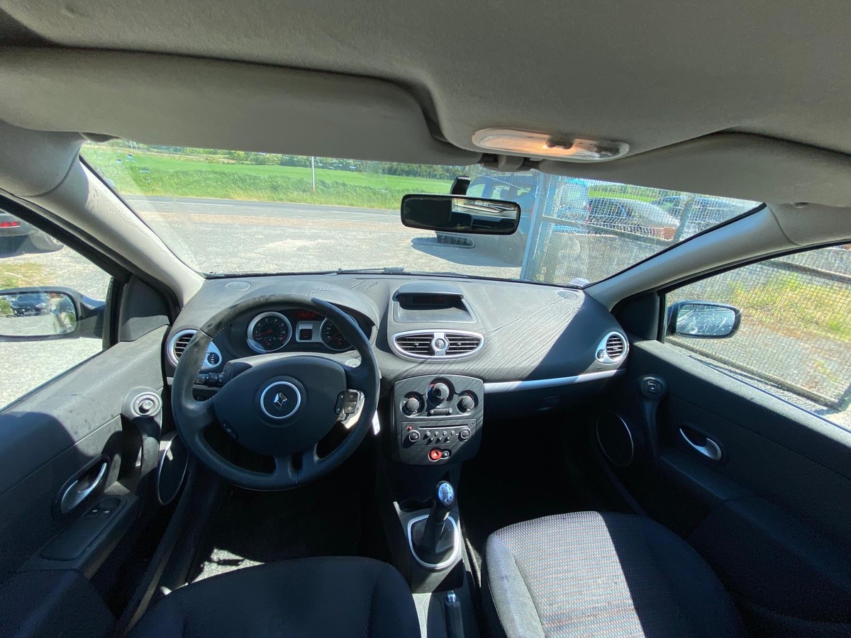 RENAULT Clio III 1.2 tce 100cv faible kilométrage d’origine 
