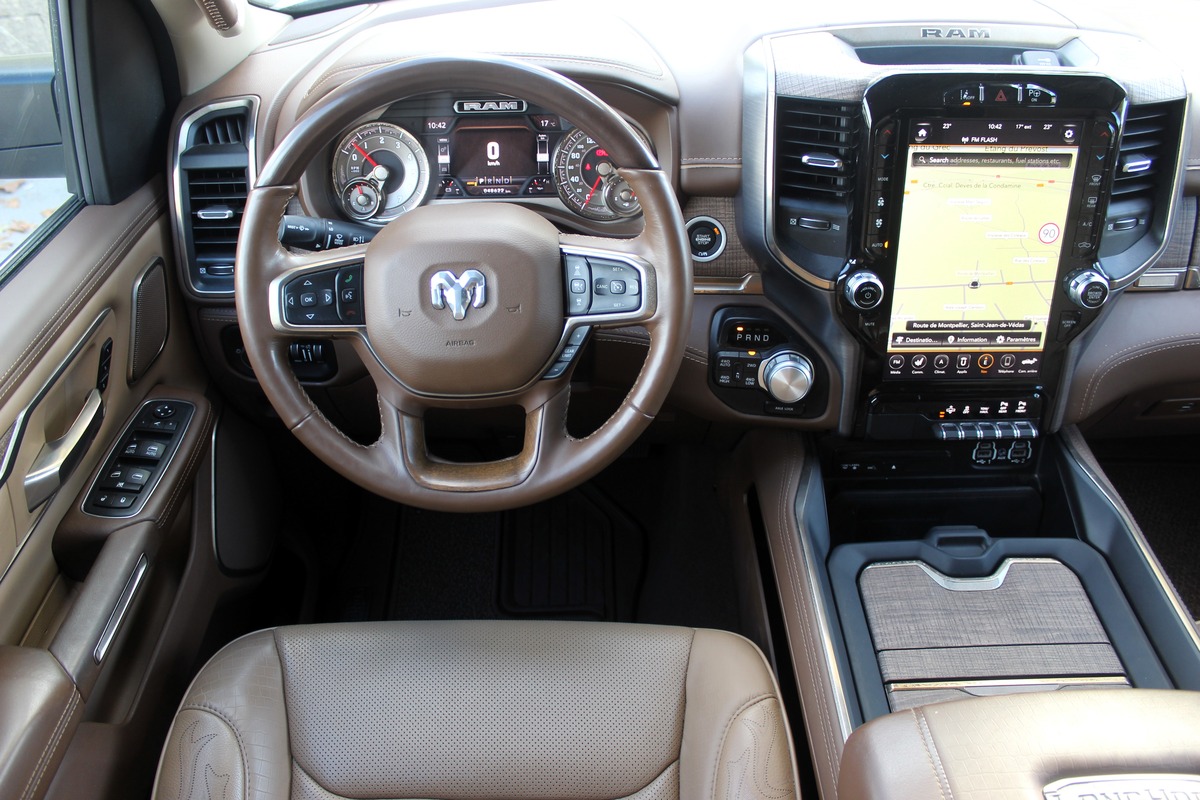 Dodge RAM CREW CAB 1500 5.7 V8 396 ch LARAMIE EDITION LONGHORN / RAM BOX / CARPLAY / ATTELAGE / E85