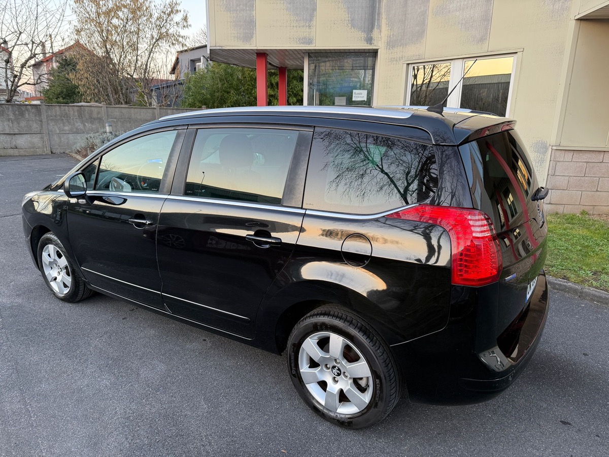 Peugeot 5008 1.6 HDI 115 CV S&S 7 place styles en 4XCBL