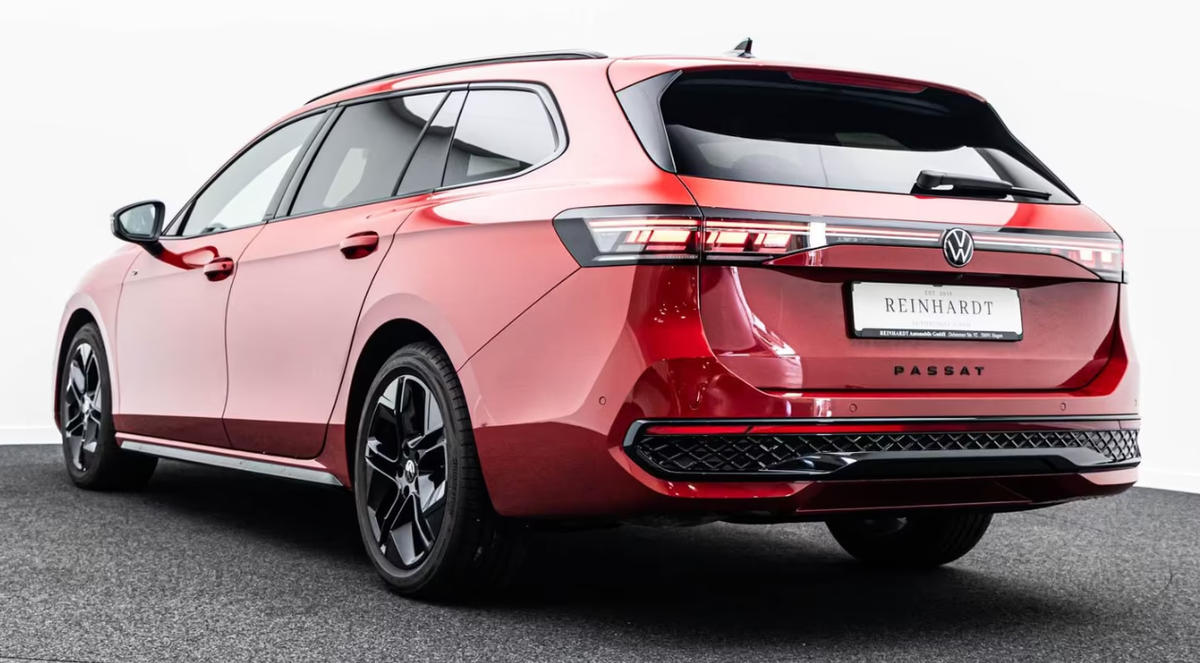 Volkswagen Passat SW VIII 2.0 TDI EVO 200ch R-Line 4Motion DSG7/Chili Red/Attelage/Matrix