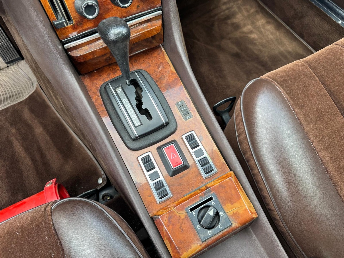 Mercedes-Benz SLC 500 V8 (C107) 240cv - Française - Kilométrage non garanti