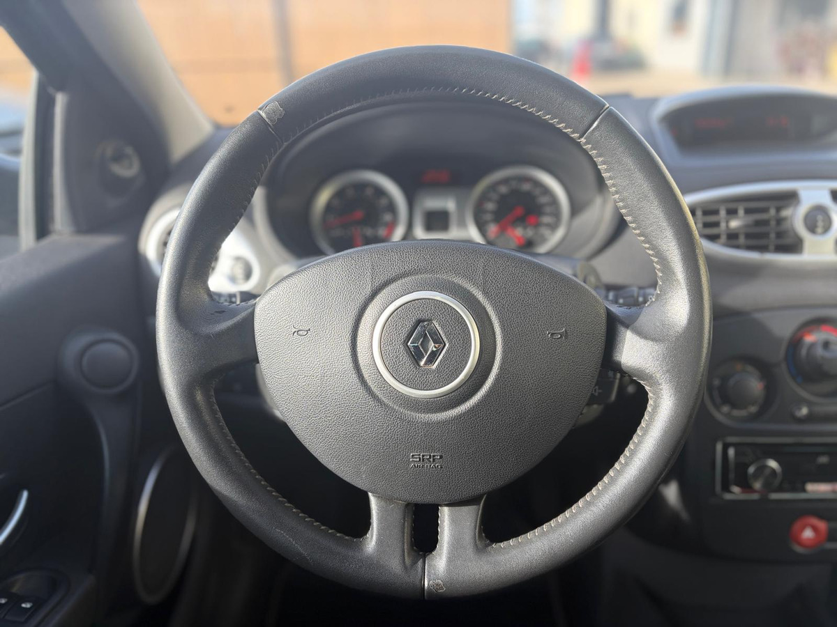 RENAULT Clio III 1.2 75 ch - IDEAL JEUNE PERMIS - CLIMATISATION - BLUETOOTH - PRISE USB