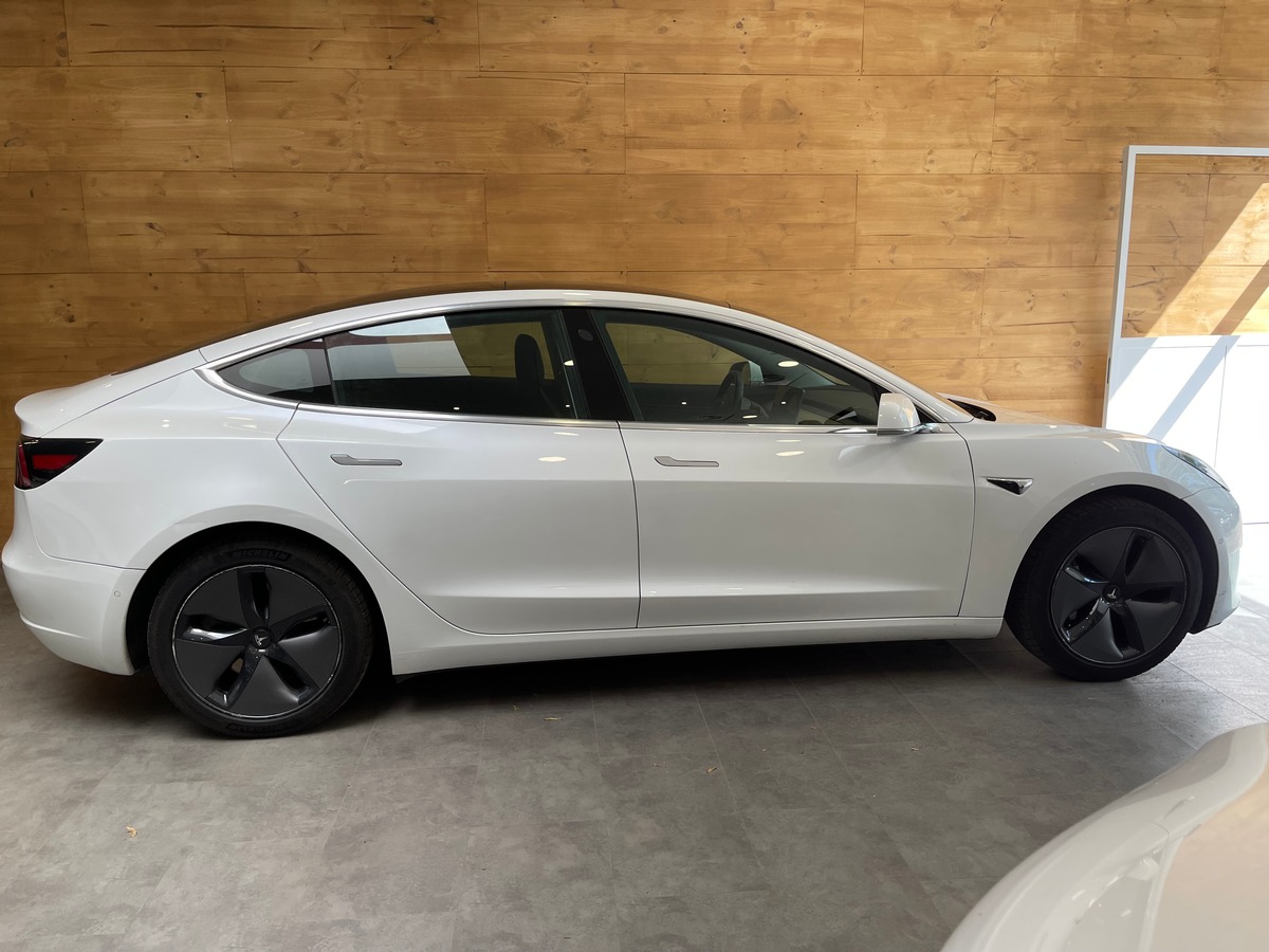 Tesla Model 3 FSD STANDARD RANGE // ATTELAGE // LIVRAISON POSSIBLE