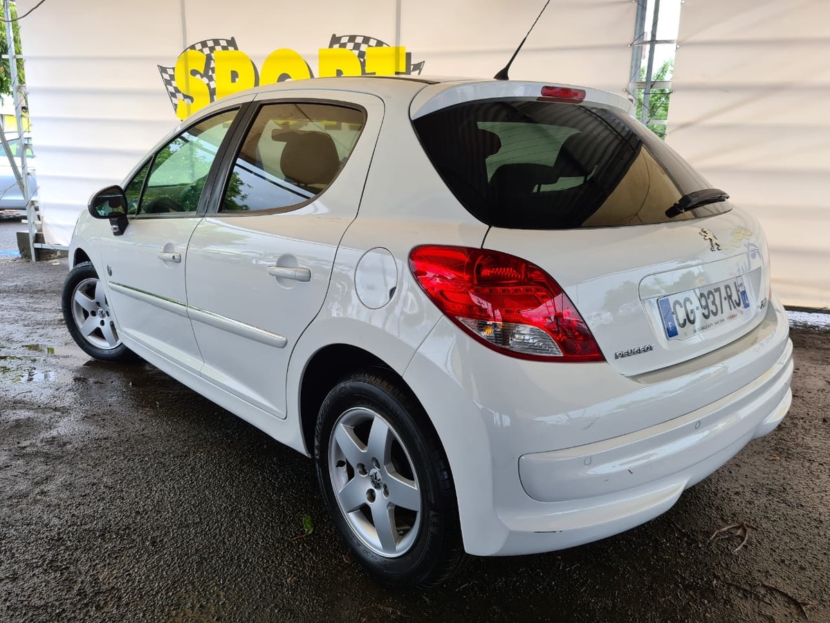 Peugeot 207 1.4 hdi 70 SPORT AUTO