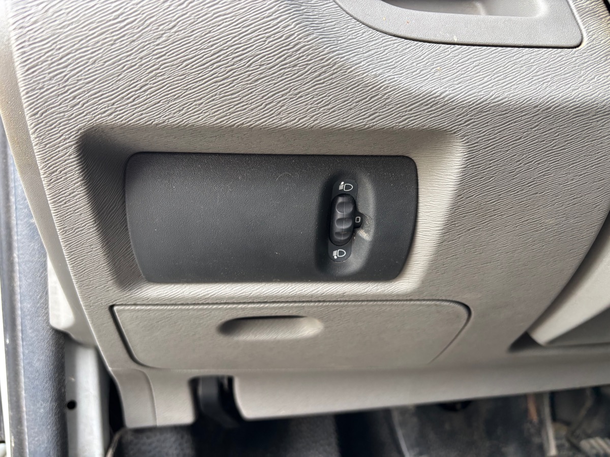 RENAULT Kangoo II Express phase 1 BVM5 / Trappe de toit