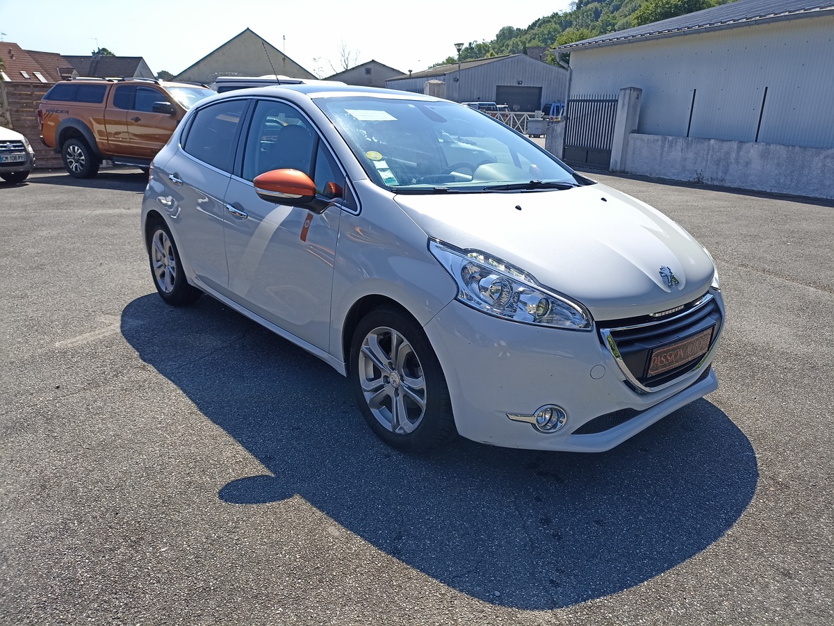Peugeot 208 1.6 HDI 115 ROLLAND GARROS