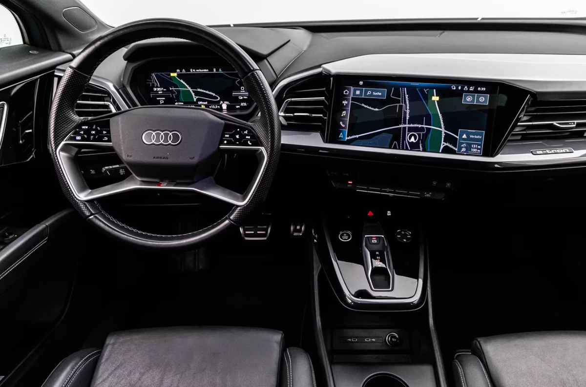 Audi Q4 e-tron 45 e-tron 265ch quattro S line/Toit ouvrant/Attelage