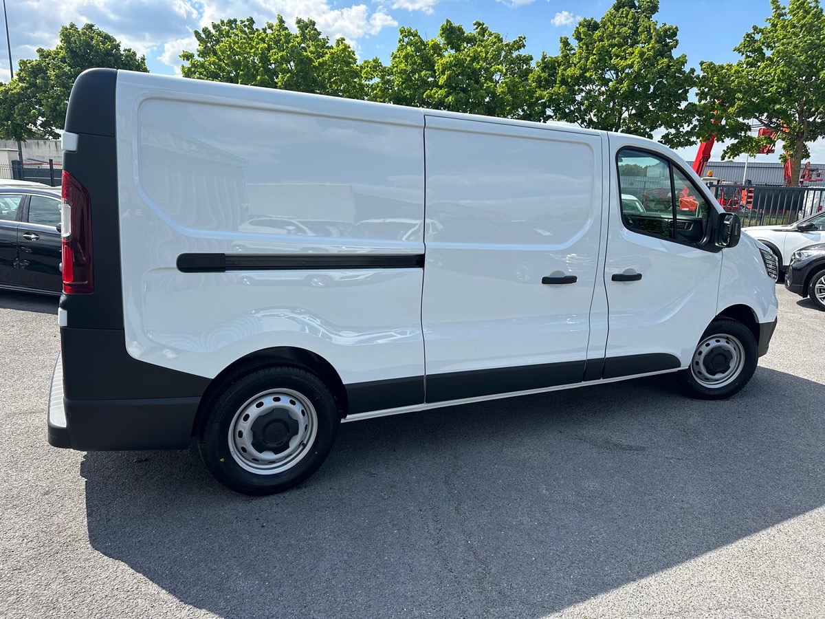 RENAULT Trafic L2H1 2.3 DCI 130CH GRAND CONFORT + ATTELAGE