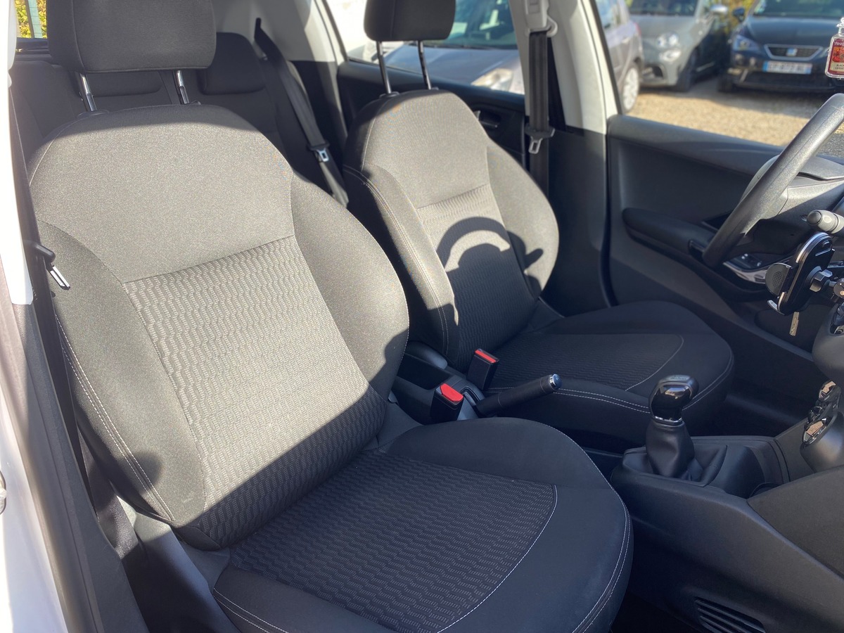 Peugeot 208 1.6 hdi 100 cv - IDEAL JEUNE PERMIS - RIEN A PREVOIR - REGULATEUR