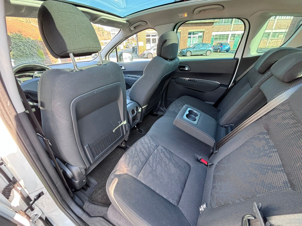 Peugeot 3008 1.6 HDi Style - Attelage - Révisé - Garantie