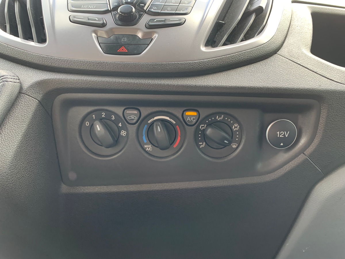 Ford TRANSIT 130 ch | Attelage | Régulateur de vitesse | Bluetooth | Plancher bois et latérale