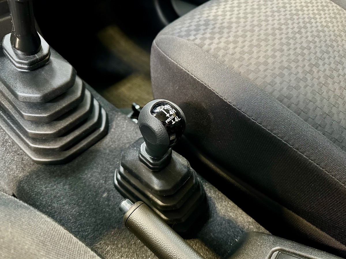 Suzuki Jimny II 1.5 VVT 102 Privilege AllGrip BVM5 1ère Main FR j