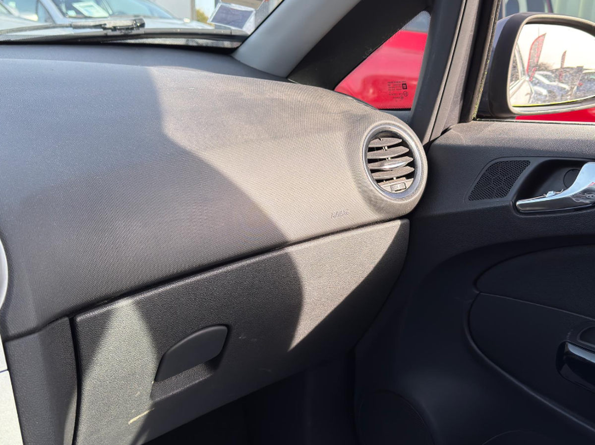 Opel Corsa 1.3 cdti 75ch 5 portes GPS / Aide au stationnement / Clim /