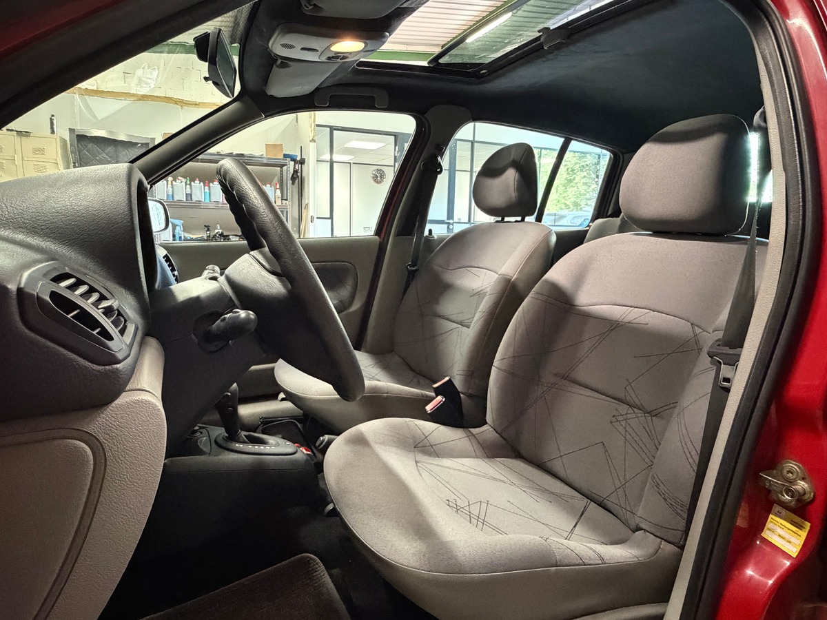 RENAULT Clio 2 1.4 Boite Automatique / Toit Ouvrant