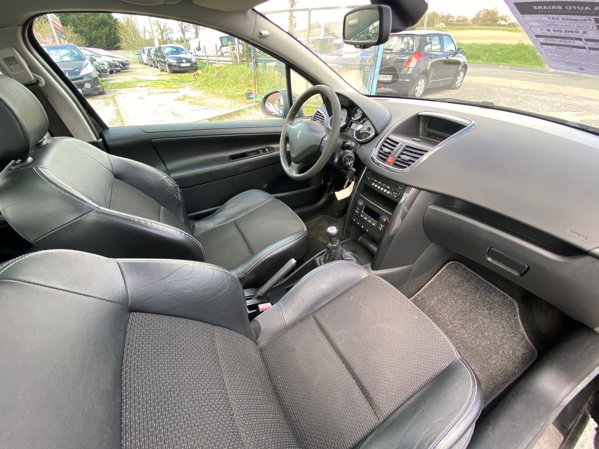 Peugeot 207 1.6 hdi 110cv feline 1ere main faible kilomètre 