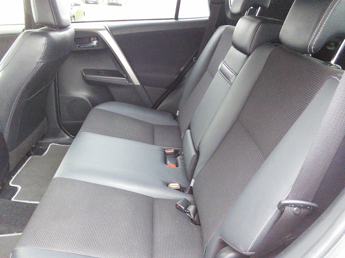 Toyota RAV4 2.5 VVTi 197 HYBRIDE DESIGN 2WD E-CVT 155 cv Boîte auto