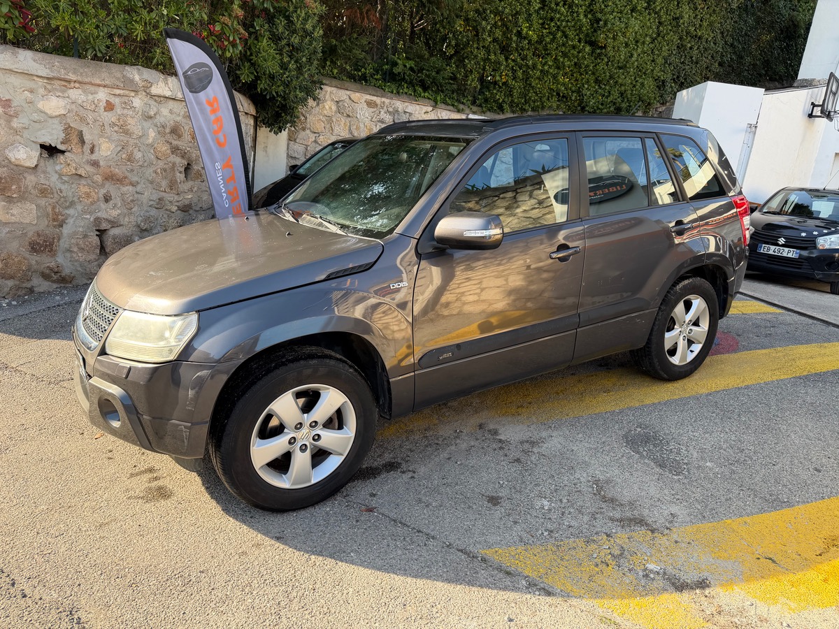 Suzuki Grand Vitara 1.9 DDIS 129 CV / 1er Main / 4WD / Toit Ouvrant / 5 Portes / GPS /Cim