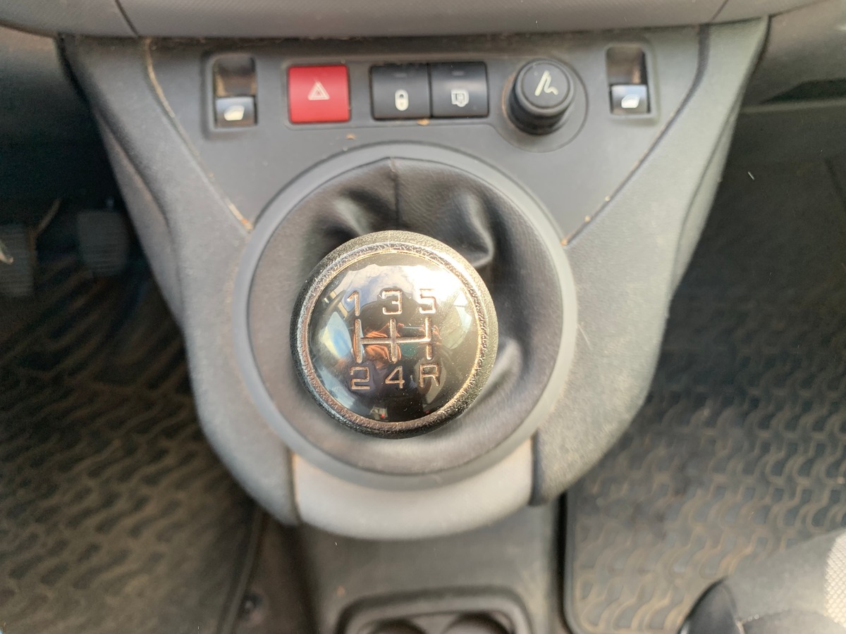Peugeot Partner 100 ch | 5 Places | GPS | Climatisation | Attelage | Roue secours | Apple car play