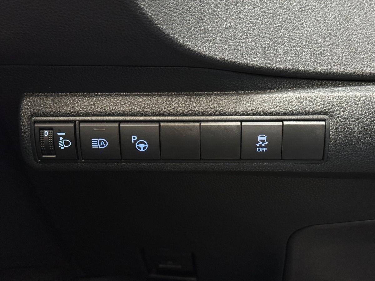 Toyota Corolla Dynamic business 1.8 VVT-i 122 HSD