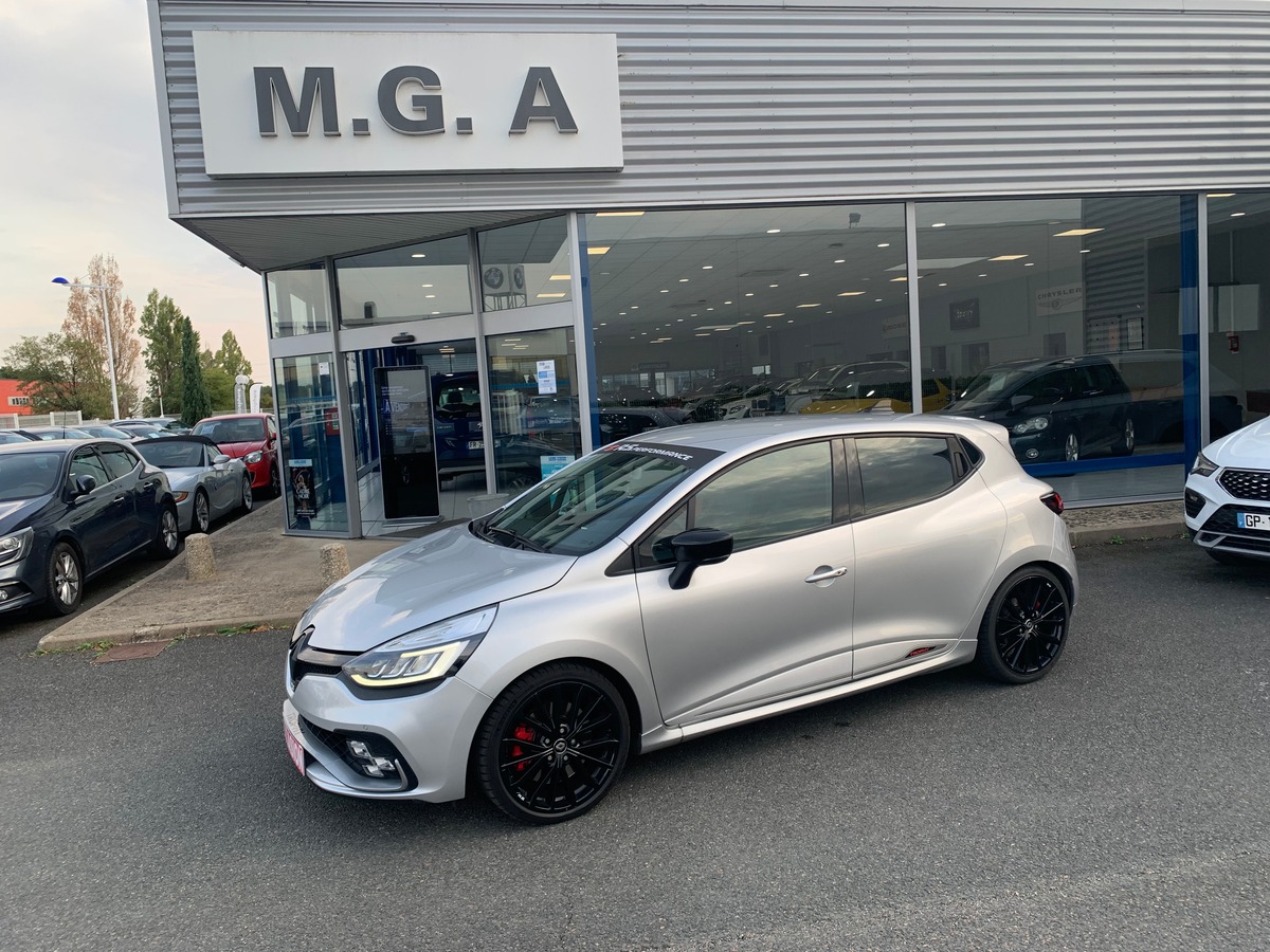 RENAULT Clio IV RS TROPHY | Caméra de recul | Stage 1 | Régulateur | GPS | Echappement Akrapovic