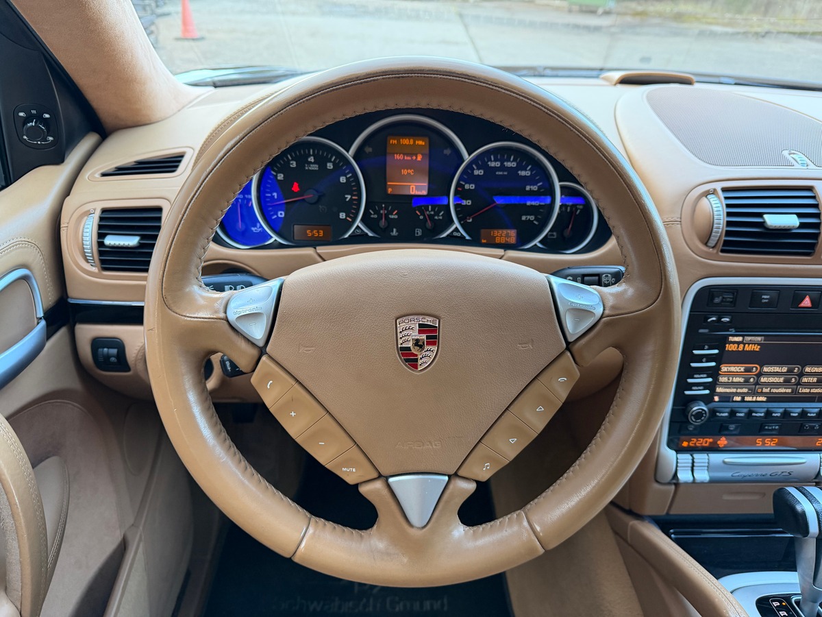Porsche Cayenne GTS 4.8 V8 TIPTRONIC / TOIT OUVRANT / SIEGES AV CHAUFFANT / HAYON ELECTRIQUE