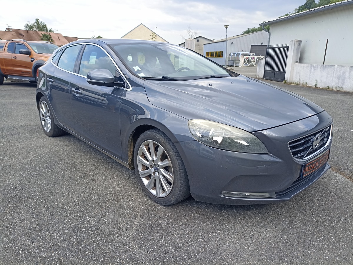 Volvo V40 D2 MOMENTUM