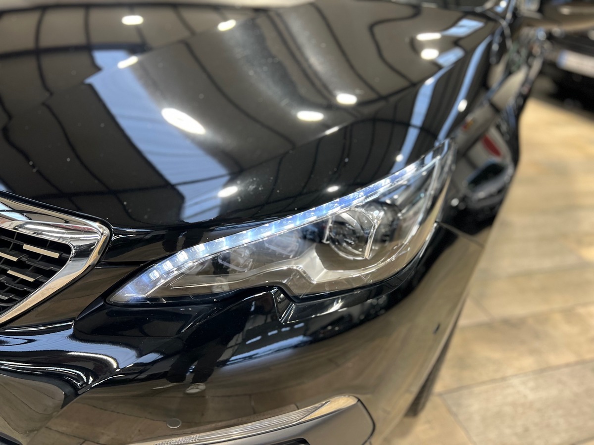 Peugeot 308 II (2) 1.2 puretech 130 ch BVM6 GT LINE /TOIT PANO/CAMERA/CARPLAY/