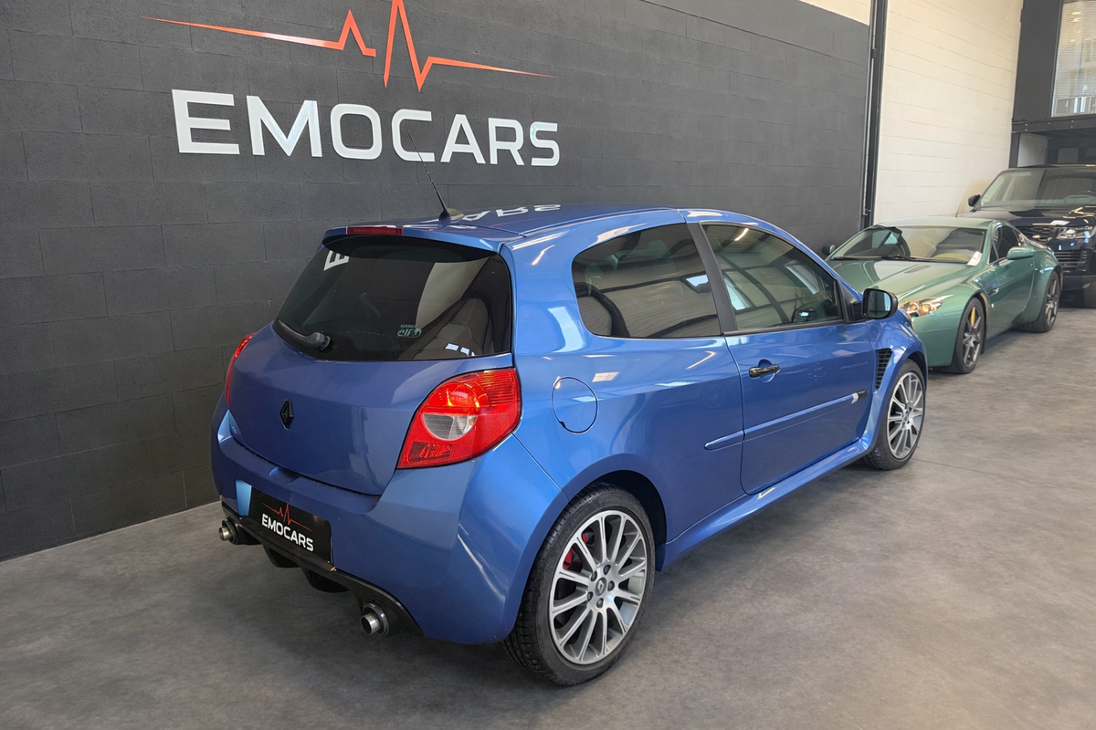 RENAULT Clio III RS LIGNE AKRAPOVIC