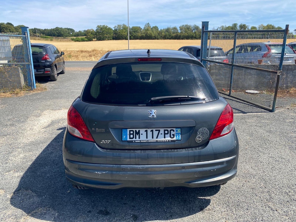 Peugeot 207 1.6 hdi 92cv toit panoramique EDITION LIMITEE SERIE 64