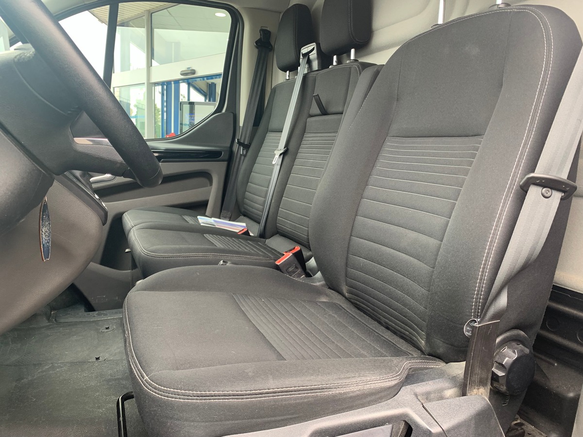 Ford TRANSIT CUSTOM 130 ch | L1H1 Trend Business | 3 Places | Caméra recul | Attelage | Roue secours