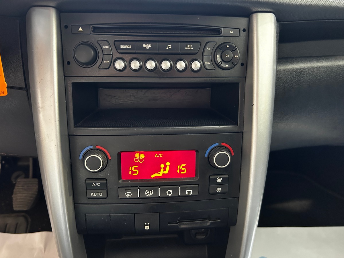 Peugeot 207 SW 1.6 HDi FAP 92 cv / DISTRIBUTION ET VIDANGE OK / SUIVI OK / GARANTIE