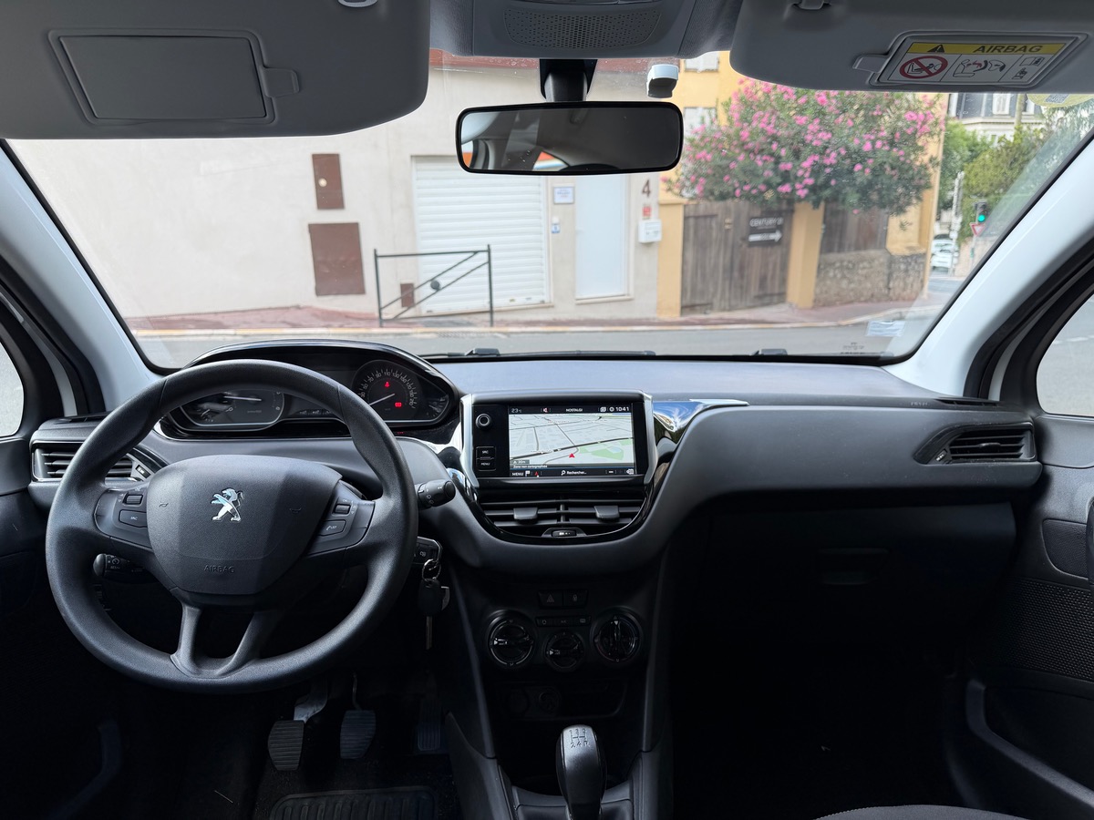 Peugeot 208 1.6 HDI 75 CV / Phase 2 / GPS / Climatisation / Carplay