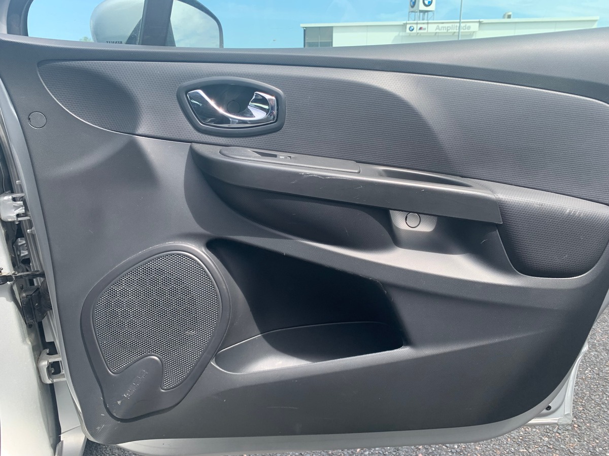 RENAULT Clio IV 75 ch | Air Medianav | 2 Places | Régulateur de vitesse | Climatisation | Bluetooth