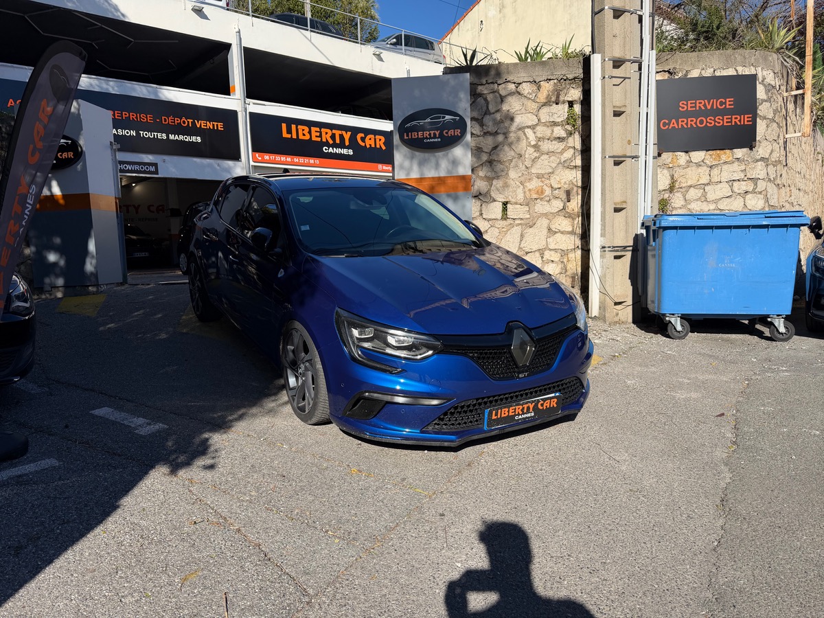 RENAULT Megane GT 1.6 TCE 205 CV 4CONTROL / Ligne D'échappement modifiée / Grand écran / Pack Black