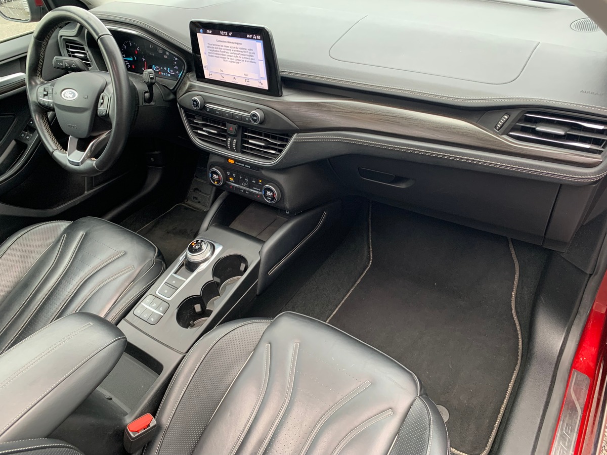 Ford FOCUS SW 120 ch | Vignale | Toit ouvrant panoramique | Apple car play Android auto | Attelage