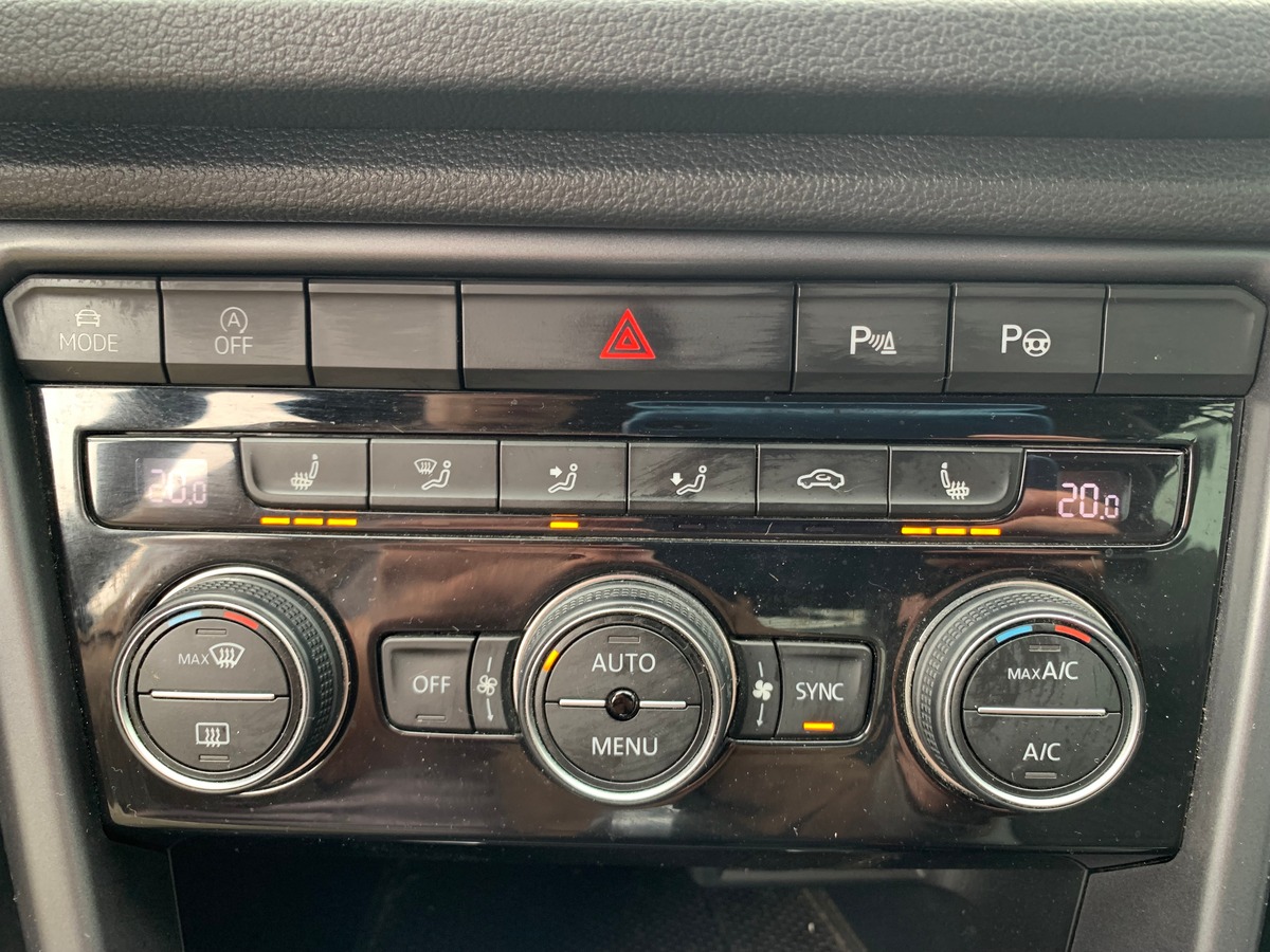 Volkswagen T-Roc Cabriolet 150 | R-line | Premiére MAIN | Apple car Play | Caméra | Siéges chauffant