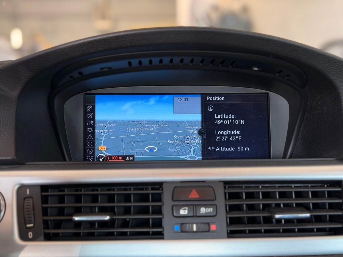 Bmw Série 3 Cabriolet Sport Design (E93) LCI 320d 2.0 d 184 cv Boîte auto - Sièges Alcantara