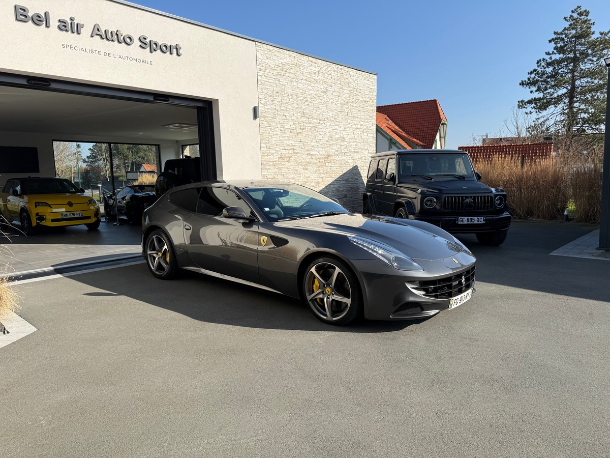 Ferrari Ff V12 / CARNET / 67009 KMS