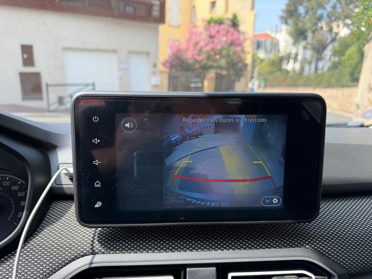 Dacia Sandero TCE 90 CV / CarPlay / Caméra de recul /Radar Avant et Arrière/ Clim
