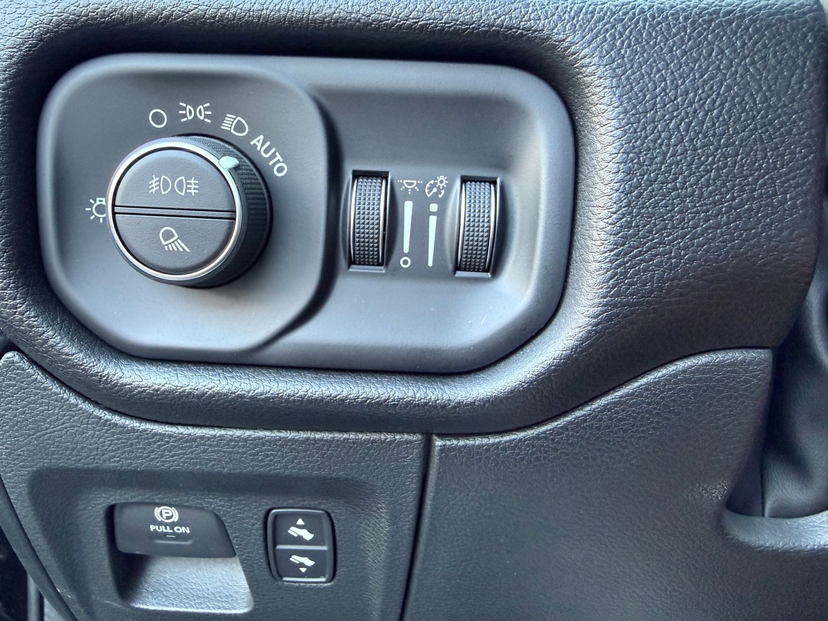 Dodge RAM 1500 LARAMIE SPORT NIGHT EDITION 402 CH / TVA / CARNET / 21663 KMS