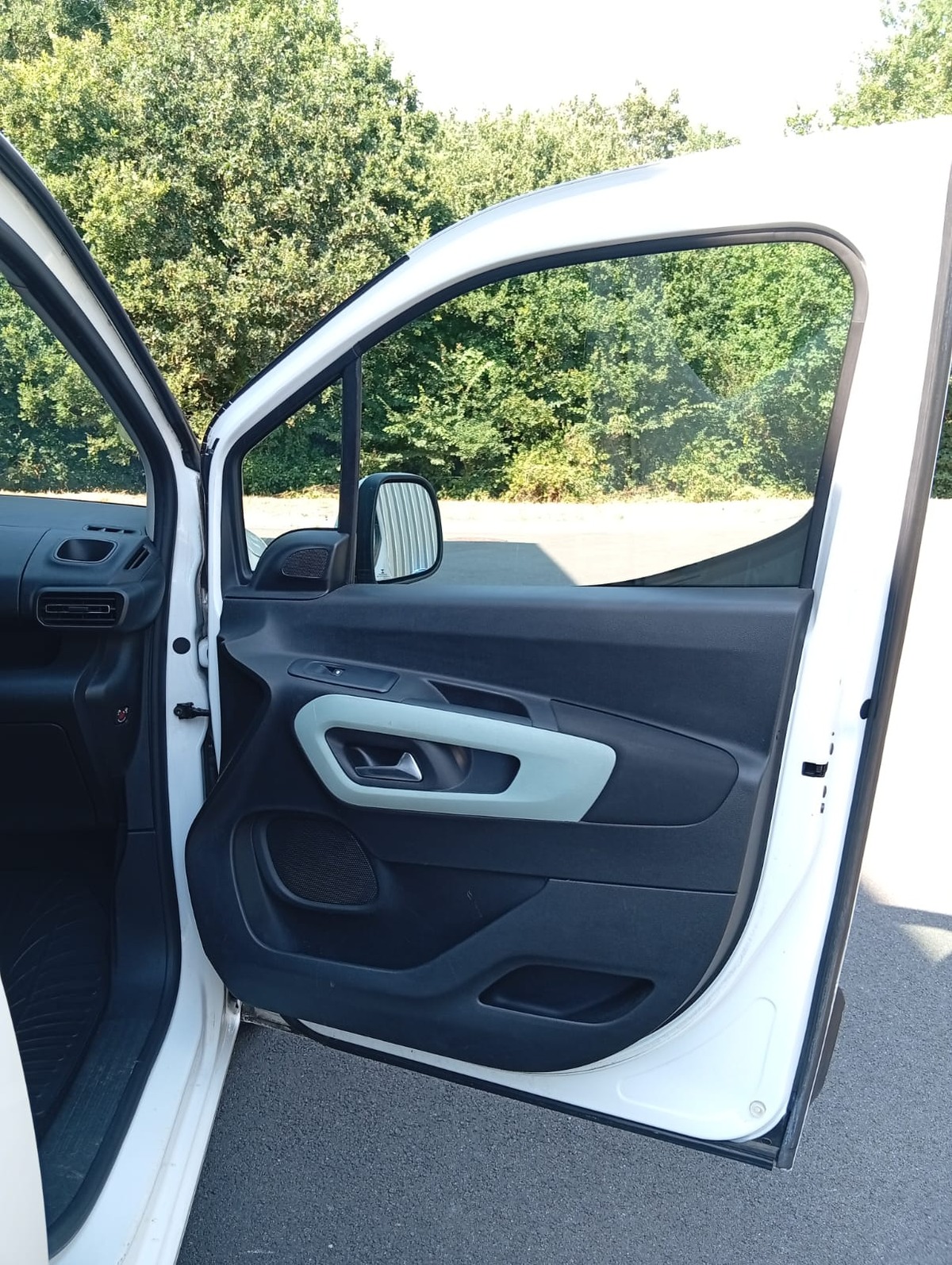 Citroën Berlingo M BlueHDi 100ch S&S Feel Pack " Première Main " et "Suivi Citroën"