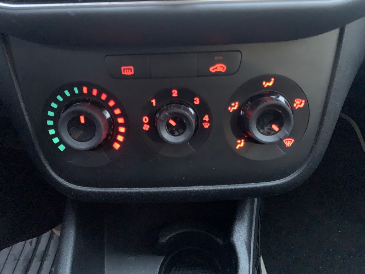 Fiat Punto 69 ch | Radio CD MP3 | Vitres avant électriques | Airbags | ABS | Commandes Radio volant