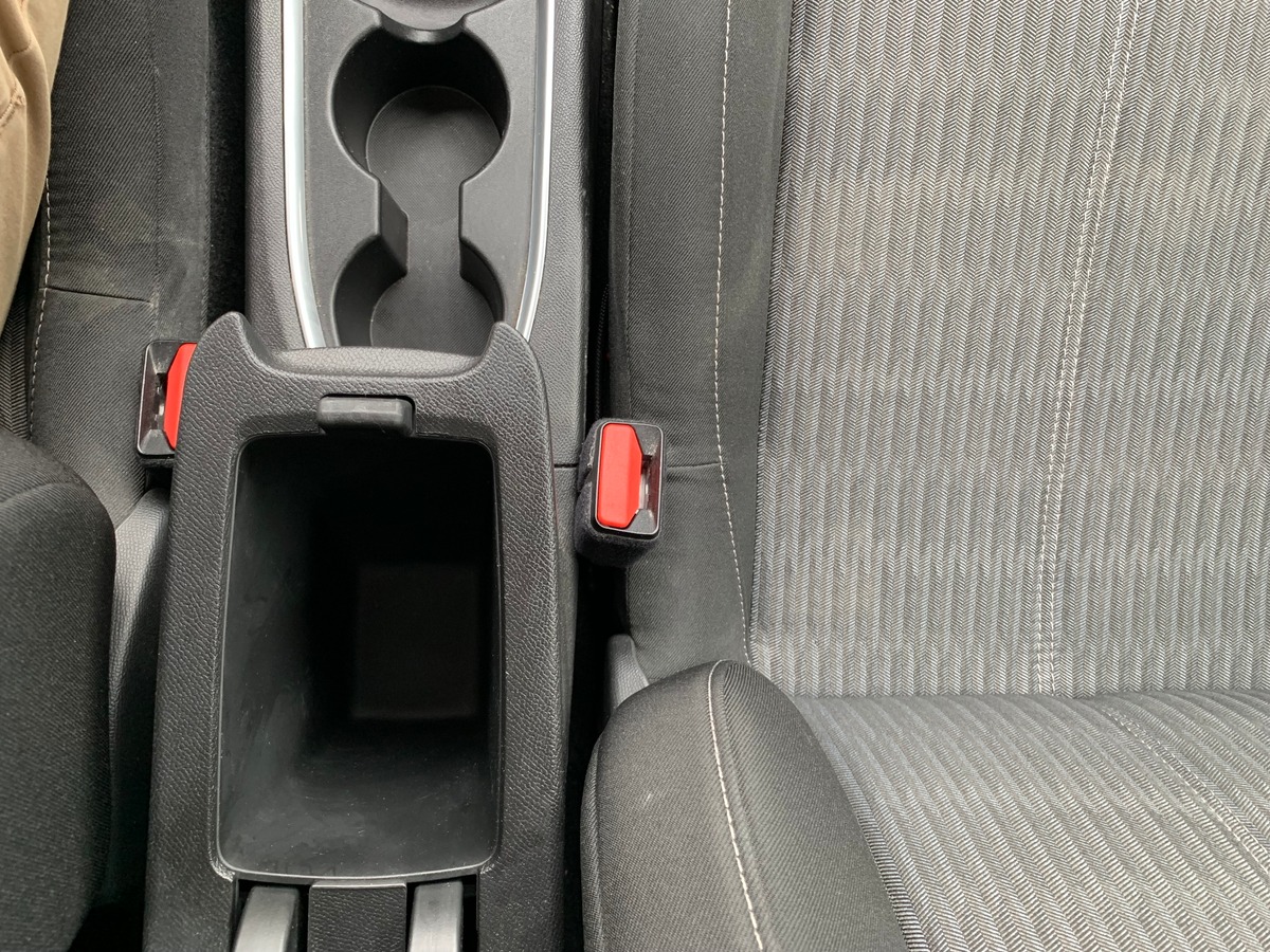 Opel Corsa 100 | Apple car play | Régulateur vitesse | | Reconnaissance des panneaux | Climatisation