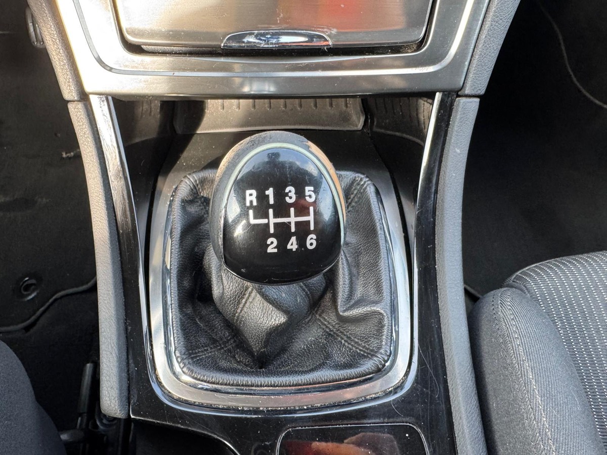 Ford Mondeo 2.0 140 TDCi Titanium-DISTRIBUTION NEUVE-GARANTIE